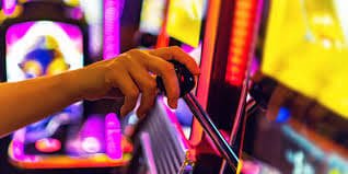 Antarmuka aplikasi mantap21 menampilkan live dealer blackjack dan menu navigasi
